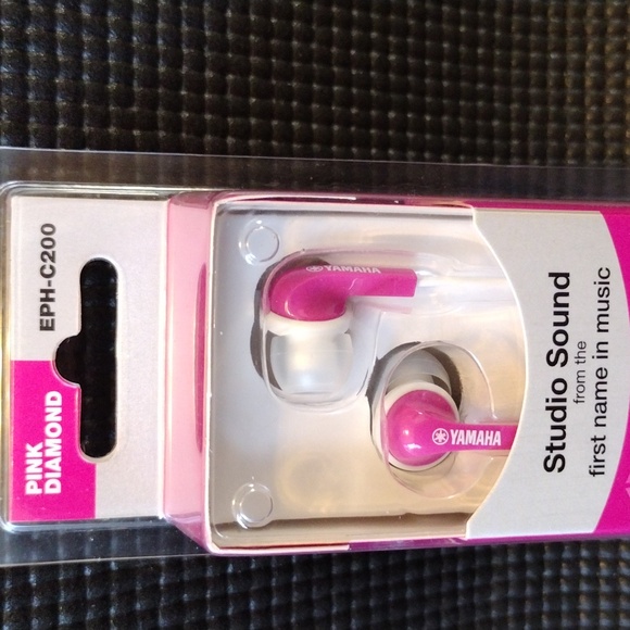 Yamaha EPH-C200 Headphones          (In-Ear Only. 3  tip sizes included. - Picture 2 of 4